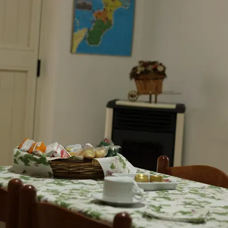 La Petite Maison Panzió Santa Domenica